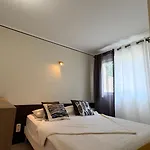 Mini-villa Lisa 30 Avec Piscine Acces A Pied ساري سولينزارا