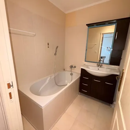 Mini-villa Lisa 30 Avec Piscine Acces A Pied Hébergement de vacances *