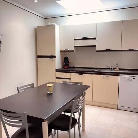 Mini-villa Lisa 30 Avec Piscine Acces A Pied Hébergement de vacances