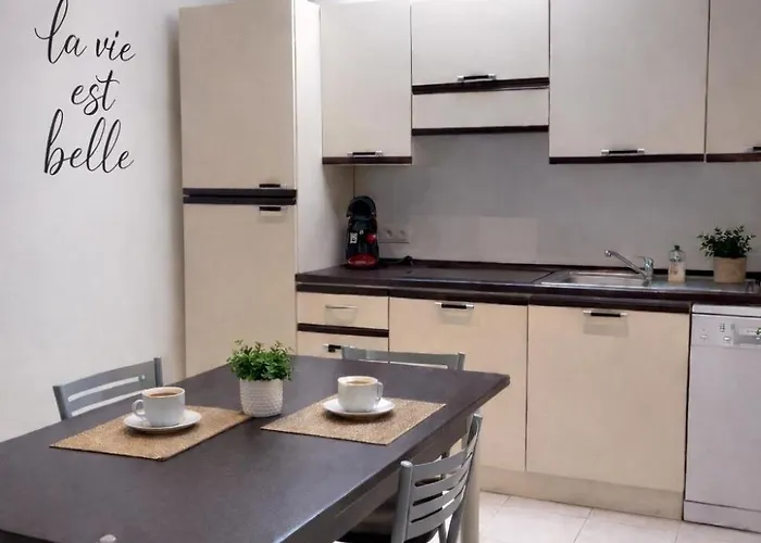 Mini-villa Lisa 30 Avec Piscine Acces A Pied Hébergement de vacances Sari-Solenzara