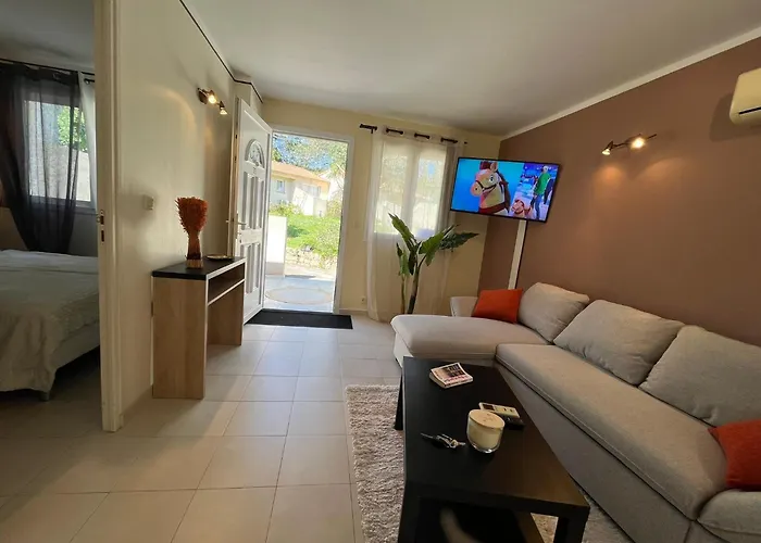 Mini-villa Lisa 30 Avec Piscine Acces A Pied *